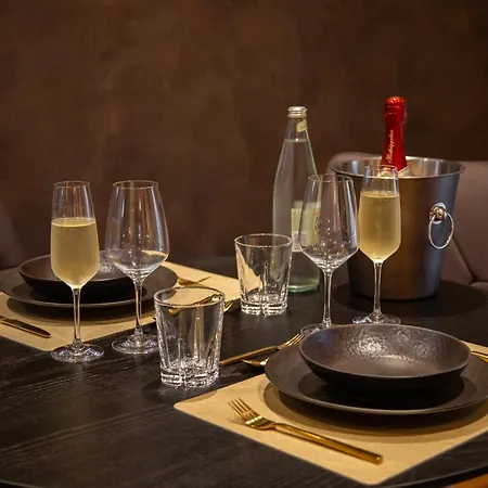 Exkl. Romantisches Sm Black Rose غيفهورن